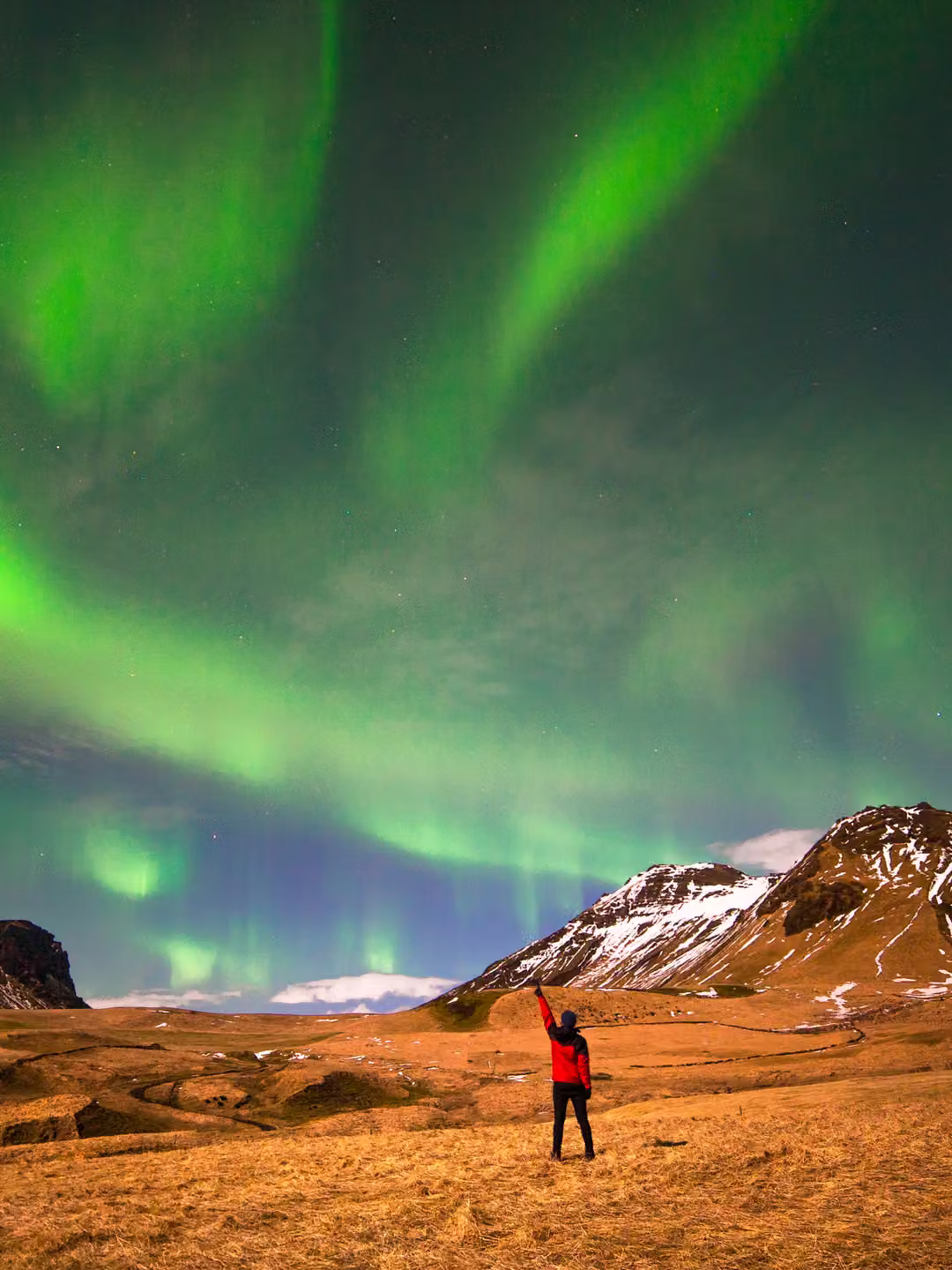 Green Northern Lights across the Icelandic night sky