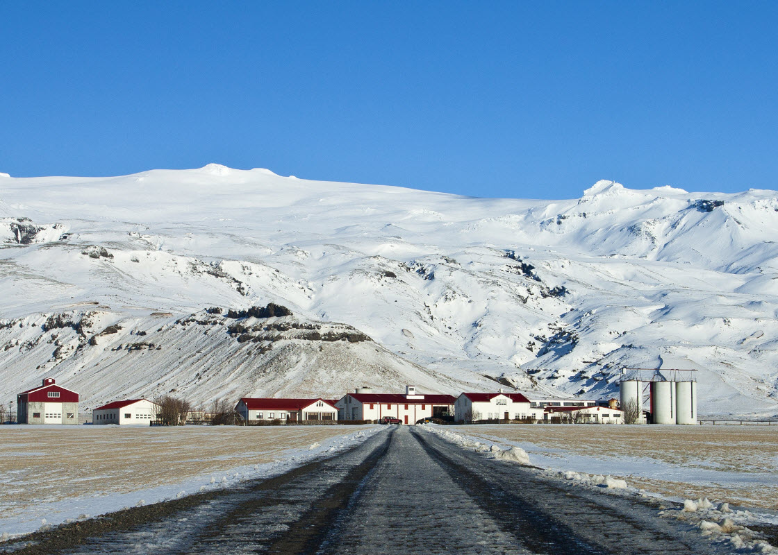 The farm Þorvaldseyri and Eyjafjallajokull in the background