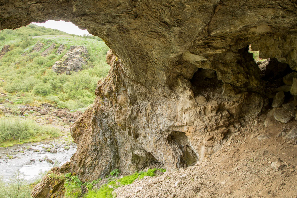 The cave on the way up to Glymur waterfall