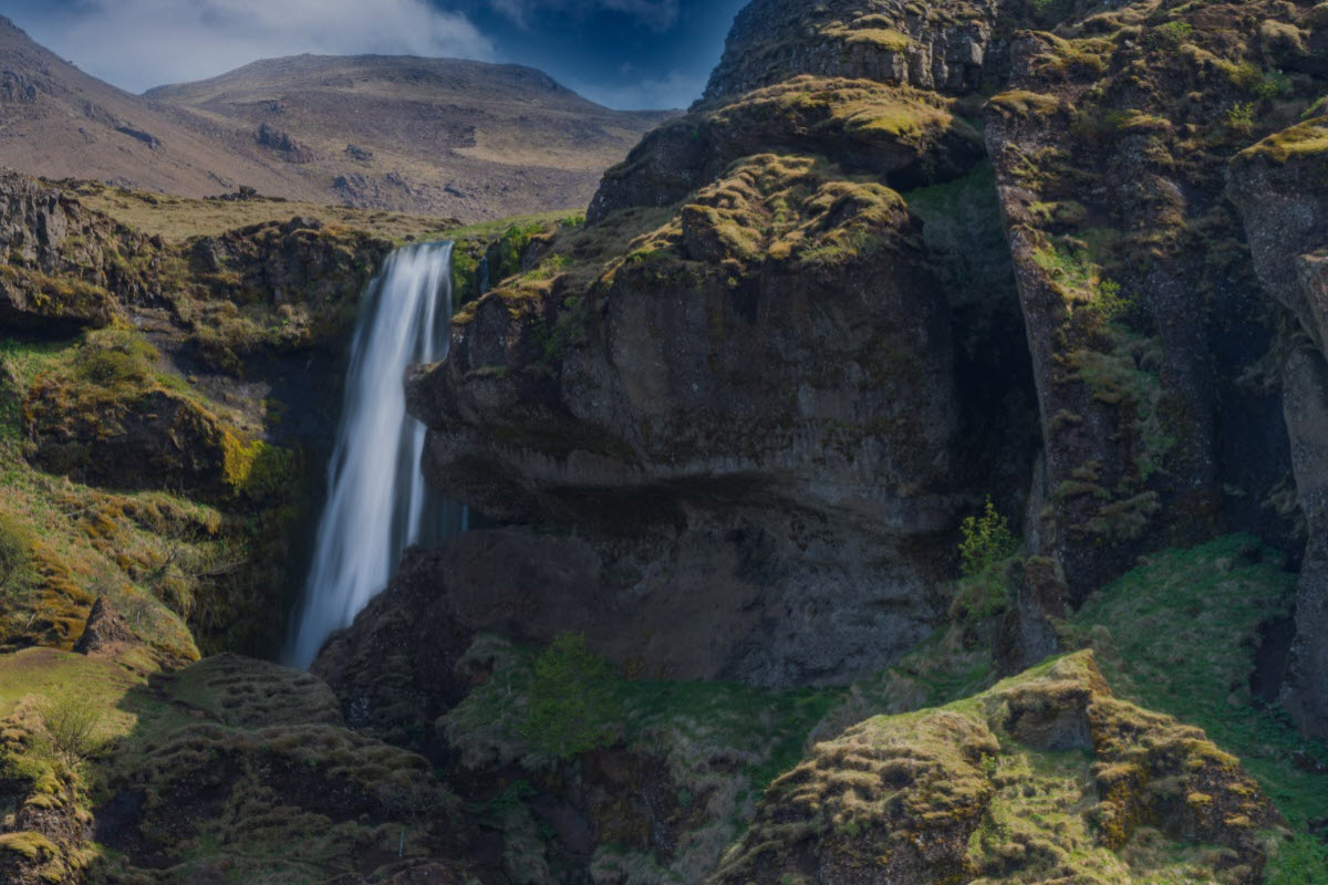 The view over Gljufrabui waterfall 