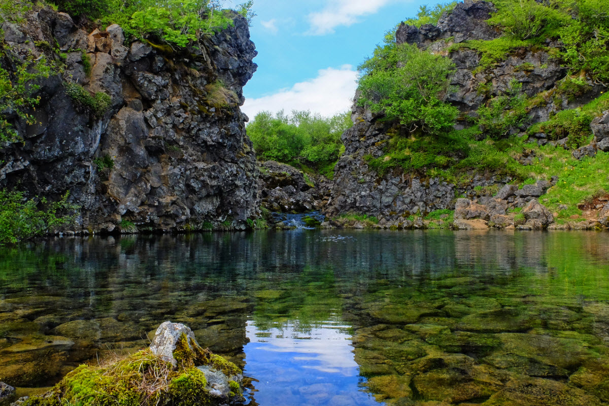 Paradise Hollow is a small oasis close to the waterfall Glanni