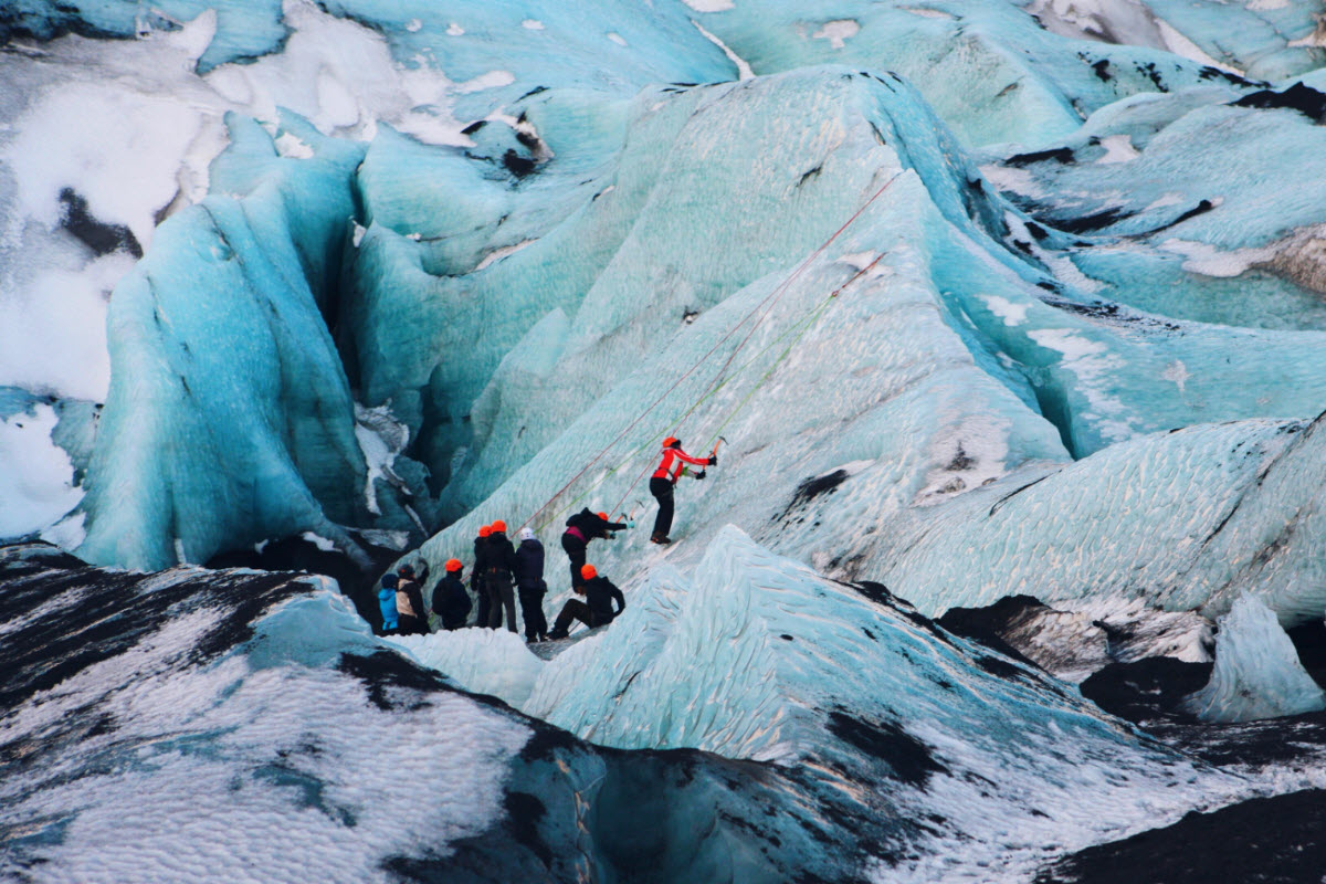 南冰岛的爬索尔黑马冰川上