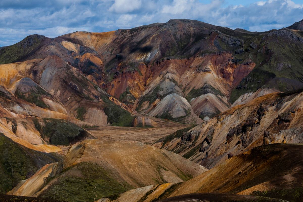 The landscape on the way is amazing with colorful mountains