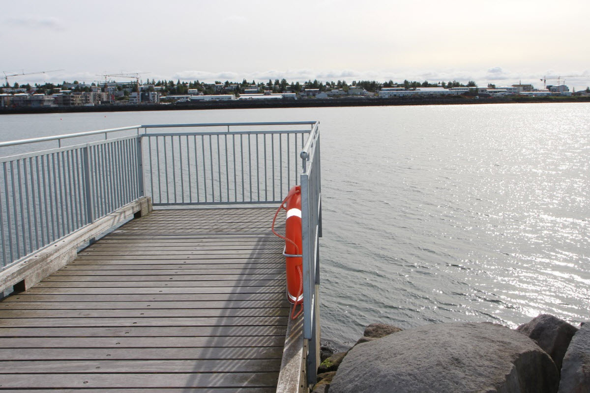 Many Icelanders go sea-swimming at Nautholsvik 