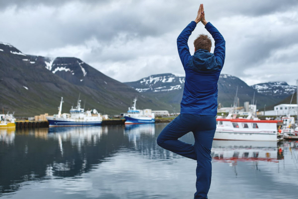 The harbor in Bolungarvik is a relaxing place and good to do some yoga