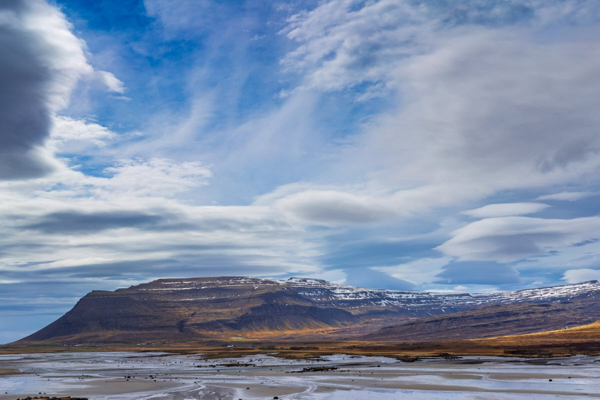 The landscape around Raudisandur is amazing