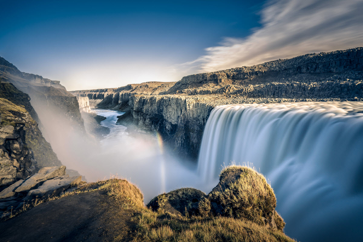 It is possible to hike along the canyon from Dettifoss to Ásbyrgi