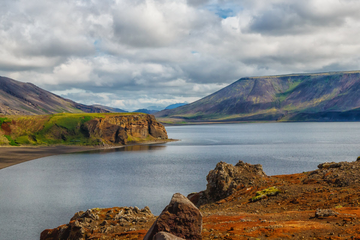 The spectacular landscape around Kleifarvatn in Iceland