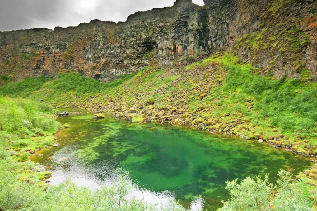 Green lake in Asbyrgi