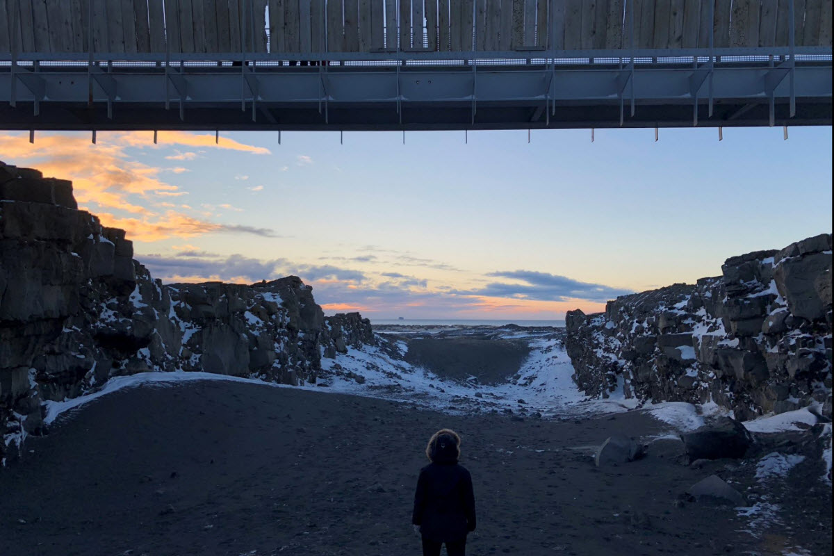 It s possible to walk under the bridge