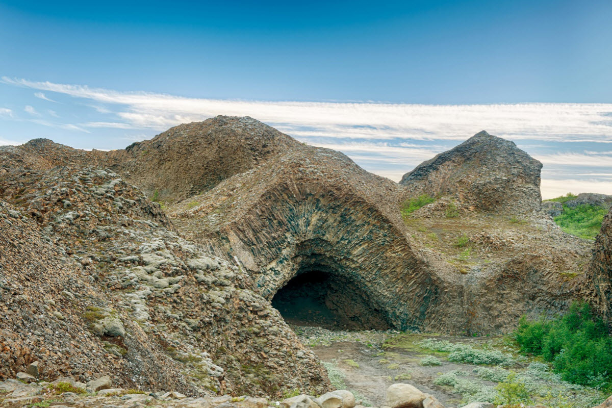 The basalt columns cave in Hljóðlettar
