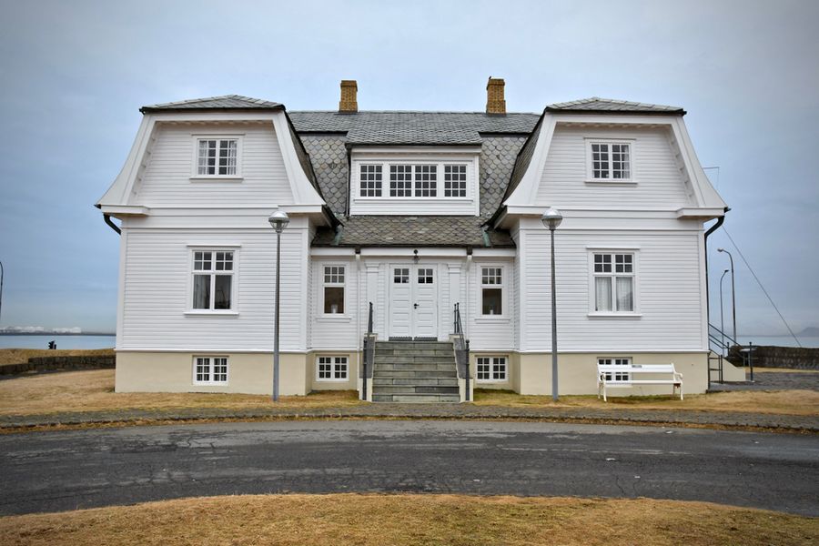 Casa Höfði en el paseo marítimo de Reykjavík