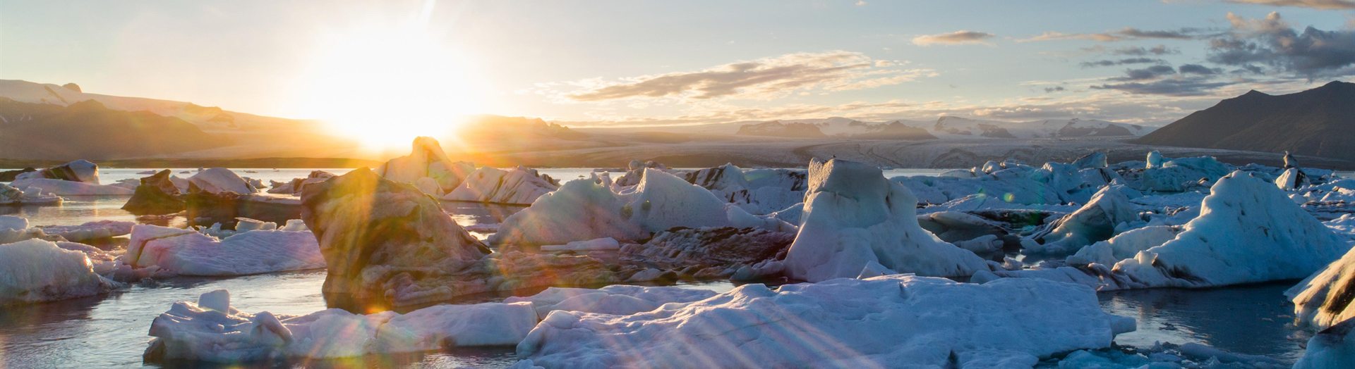 Jökulsárlón Glacier Lagoon icebergs and natural scenery