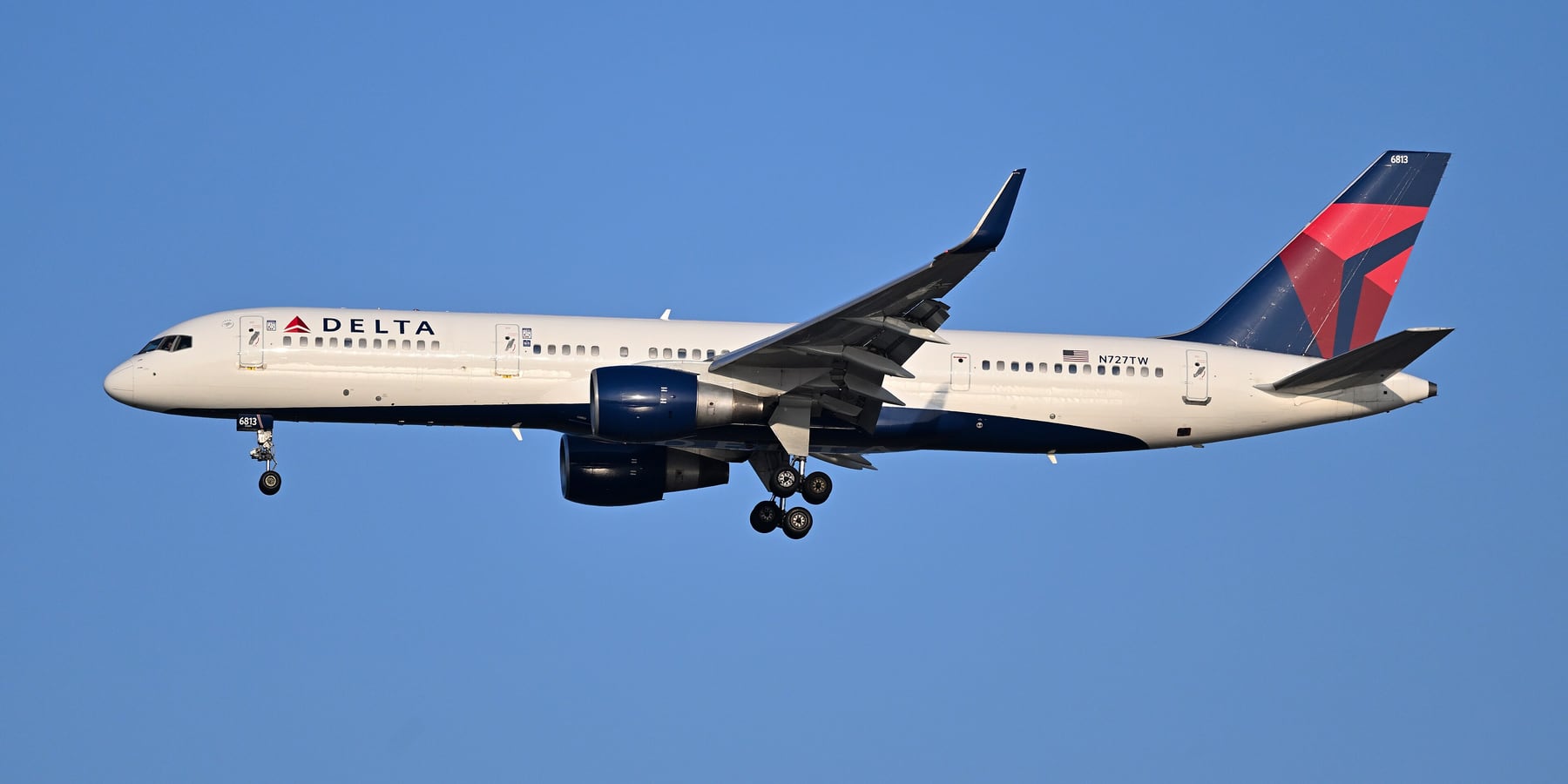 Delta Air Lines Boeing 757-200 approaching Boston Logan International Airport