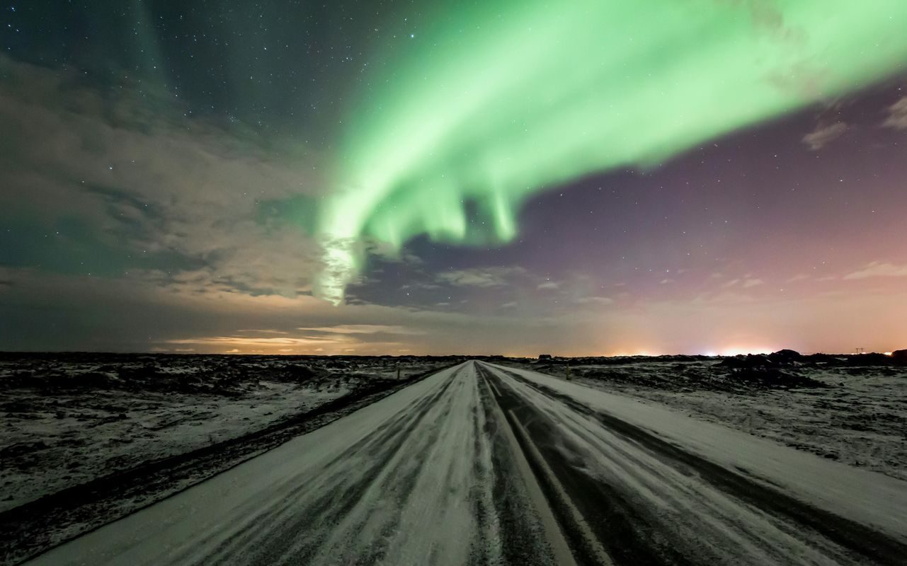 Persecución privada de la aurora boreal para 1 a 7 personas tour in Iceland