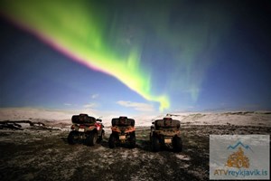 Aventura vikinga en ATV bajo las auroras — excursión en Islandia