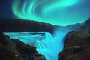 Small-Group Northern Lights Tour with Photos & Icelandic Treats tour in Iceland