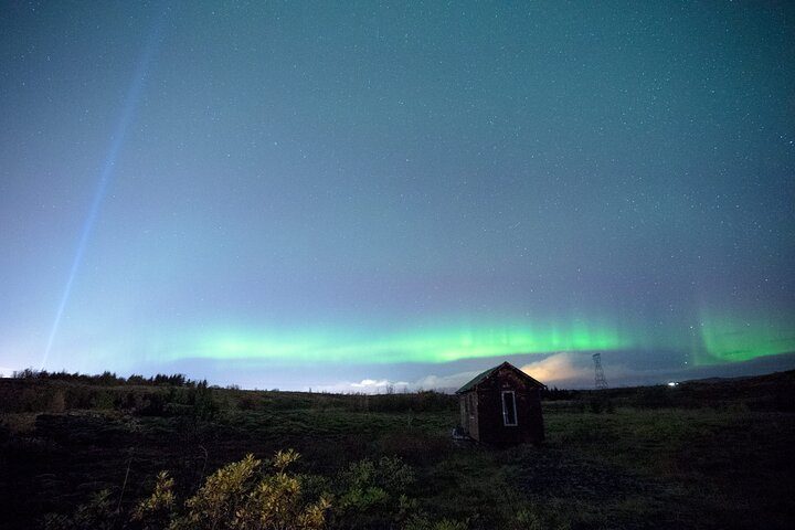 Tour en minibús por la aurora boreal con pasteles, cacao y fotos tour in Iceland